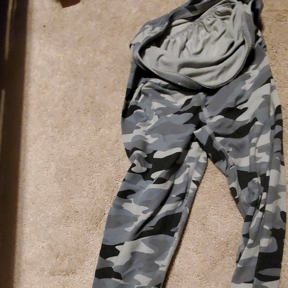 Maternity leggings size small